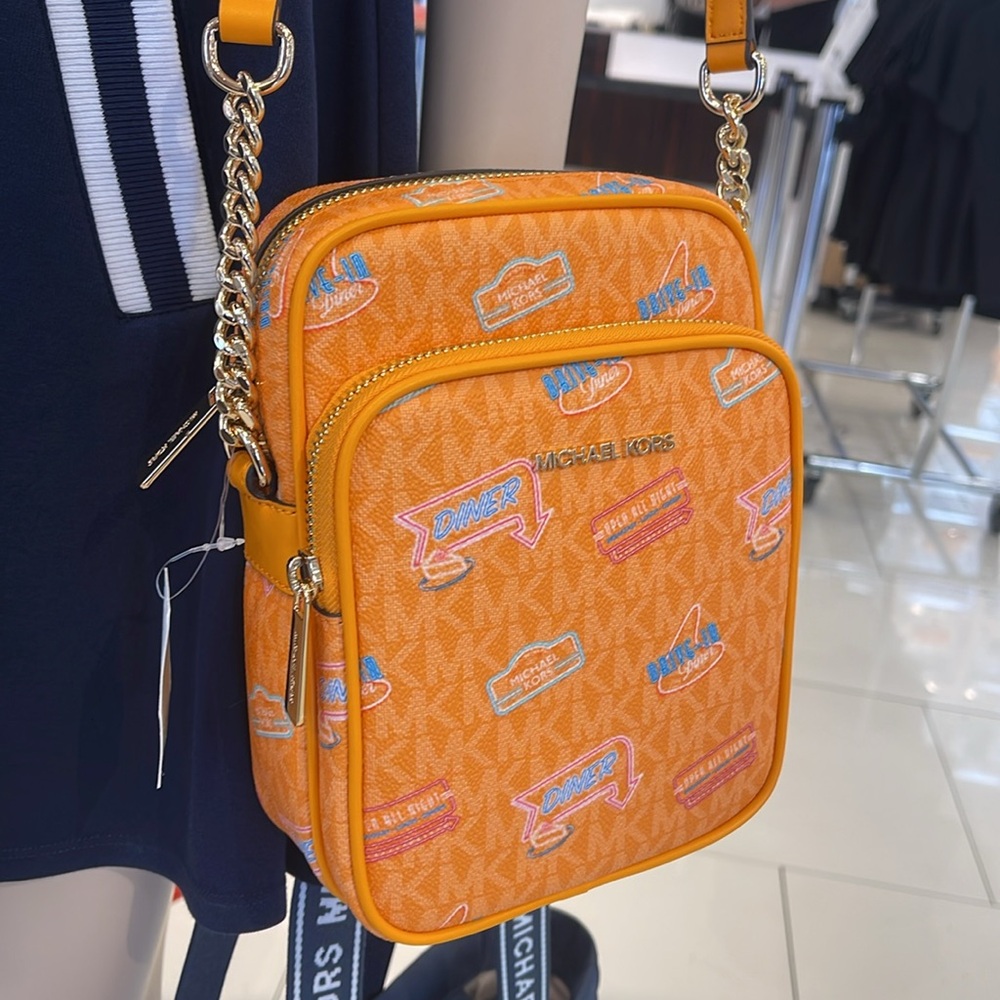 MICHAEL KORS
J Set Md Printed Signature Logo Crossbody NS CHAIN XBODY
POP ORANGE - Picture 13 of 16